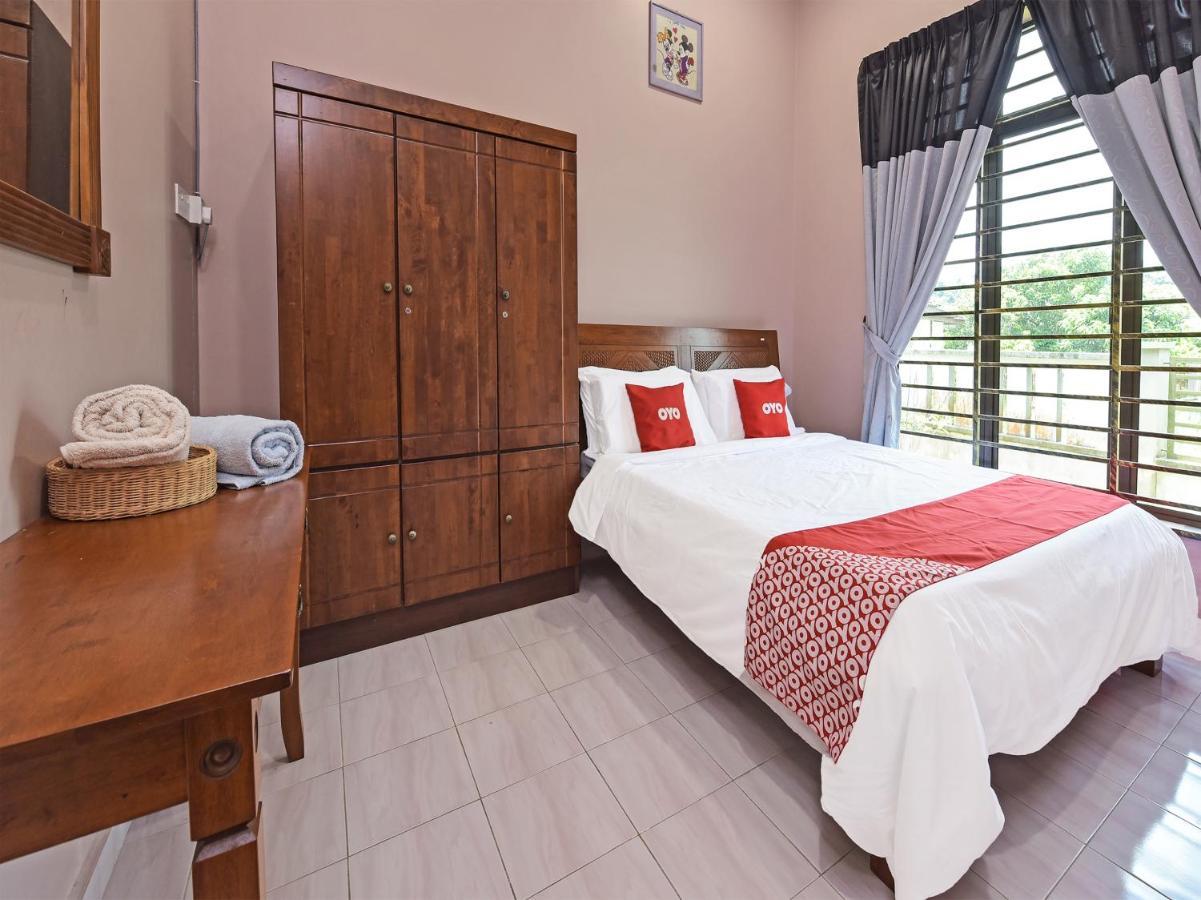 Oyo Home 90448 Nurbayu Guest House Chukai Exterior foto